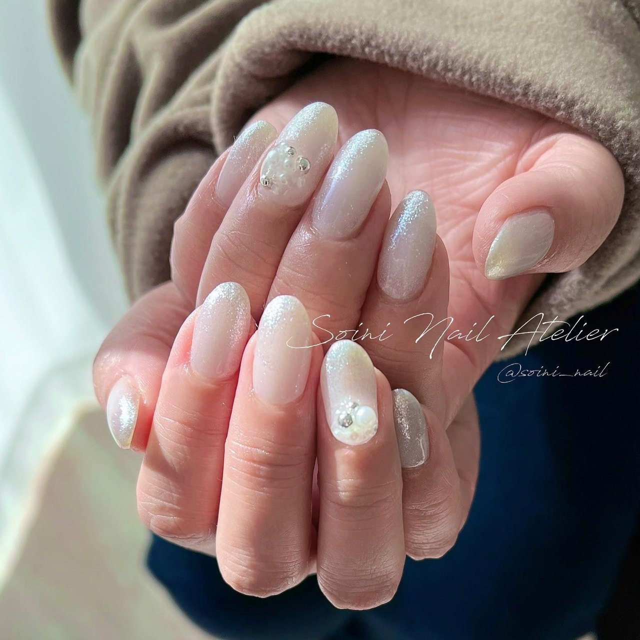 秋/冬/マグネット/キラキラ/ホワイト - Soini Nail Atelierのネイル