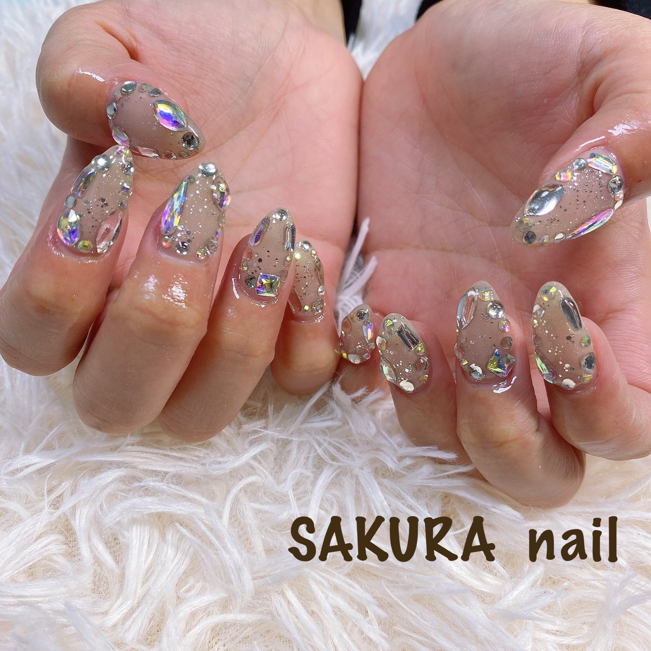 ハンド キラキラ ミディアム ポイント ベージュ Sakura Nailのネイルデザイン No ネイルブック
