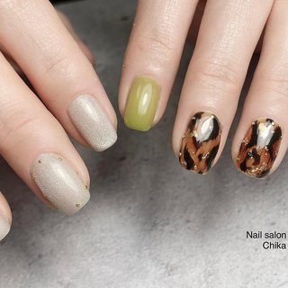 過去画♡♡ 

大きいレオパード始めました🤩
そしてシアーカラーに混ぜたマグネットがキラキラ過ぎず、キラキラ🤩

結果可愛いと思います🥰

@jukeofficial_19 #高砂市ネイルサロン #ネイルサロン#Nailsalonrin #gelnail #naildesign #nailart #nailstagram #Instagood #nails #Instalike #Instanails #フィルイン #フィルイン1層残し #スカルプ #高砂ネイル #伊保 #高砂 #加古川 #姫路 #네일 #네일아트 #魔女のビット #美爪 #美フォルム #マグネットネイル #レオパードネイル #スクエアネイル #ピスタチオネイル #ショートマグネットネイル #冬 #オールシーズン #パーティー #デート #ハンド #マグネット #レオパード #ショート #スクエア #イエロー #グリーン #ブラウン #ジェルネイル #お客様 #Nail salon 稟 #ネイルブック
