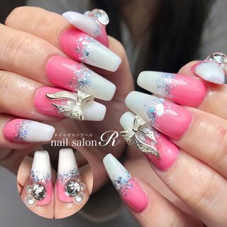 ピンク×ホワイトの2色グラデネイル⭐️ 大きいリボンパーツとビジューもつけました🎀💎
ご来店ありがとうございました😊✨

初回ストーンつけ放題✨
初回他店オフ無料✨
ハンドジェル¥4000〜
スカルプチュア¥7000〜
フットジェル¥4000〜

ご予約、お問い合わせ、ご質問はDM、LINEよりお待ちしております☺️
nail salon Ｒ　ネイルサロンアール
LINE:@703hxxsb
Instagram:@nailsalonr 9
住所:岐阜県大垣市築捨町3-69
営業時間:9:00〜18:00
定休日なし
スタッフ4人、4席あり
駐車場4台分あります🚘
クレジット、QR決算OK💰
お子様ご来店OK👶
フィルイン導入店💅
持ちが悪い方や、爪が薄い方や、爪が弱い方は是非ご来店ください✨
映画、アニメ、ドラマ、YouTube見放題📺


#💅#ネイル #ネイルデザイン #デザインネイル #ジェルネイル #スクエア #スクエアネイル #ロング #ロングネイル #ピンク #ホワイト #2色グラデーション #ぼかしネイル #ホログラム #リボン #ビジュー #ハンドネイル #1月ネイル #2月ネイル #艶ネイル #おしゃれネイル #大垣 #大垣ネイル #大垣ネイルサロン #岐阜ネイルサロン#ネイルサロンR #ネイル好きな人と繋がりたい #nail#naildesign#nailbook_fan#nailsalonR #冬 #旅行 #デート #女子会 #ハンド #グラデーション #ビジュー #ホログラム #パール #リボン #ロング #スクエア #ホワイト #ピンク #水色 #ジェルネイル #お客様 #nailsalon R 【ネイルサロンアール】 #ネイルブック