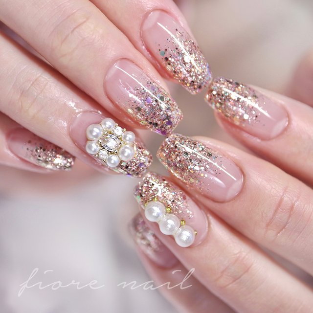 シンプルだから飽きない♪冬のラメグラデーションネイル｜2023 