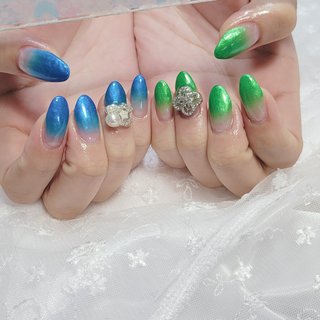 青グラデーションのネイルデザイン ネイルブック