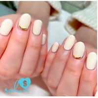 オフホワイトワンカラーのネイルデザイン｜ネイルブック