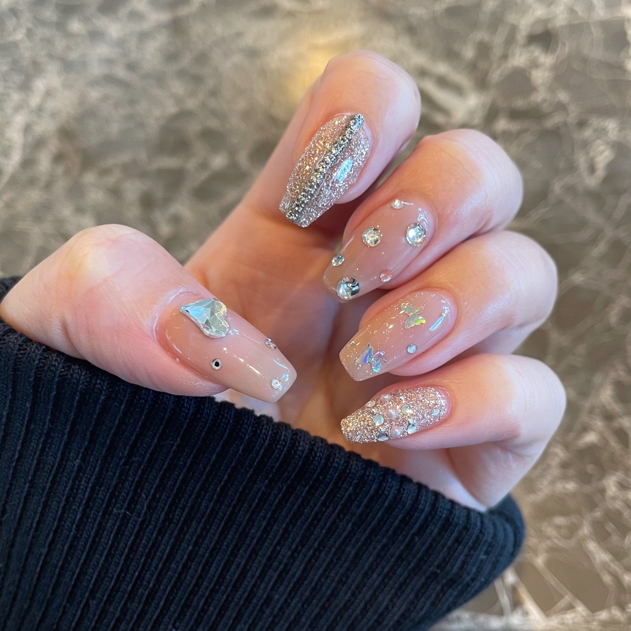 ハンド ハート 韓国 キラキラ ベージュ Nail のネイルデザイン No ネイルブック