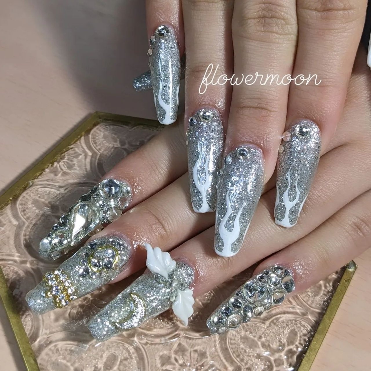 ラメ/星/ロング/シルバー - flowermoon_emiのネイルデザイン[No