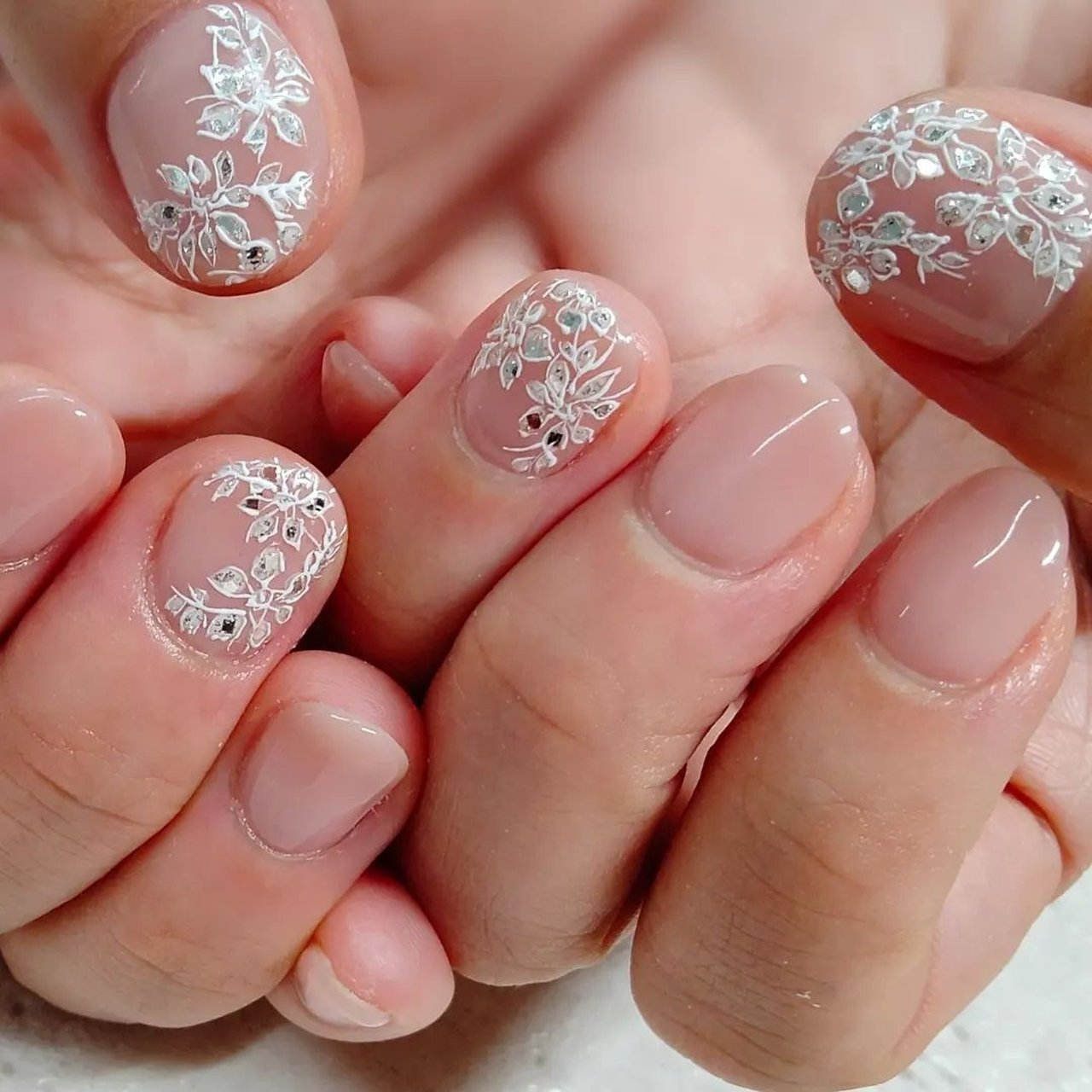 オールシーズン バレンタイン オフィス ブライダル ハンド Nail Saron Danae Ginzaのネイルデザイン No ネイルブック
