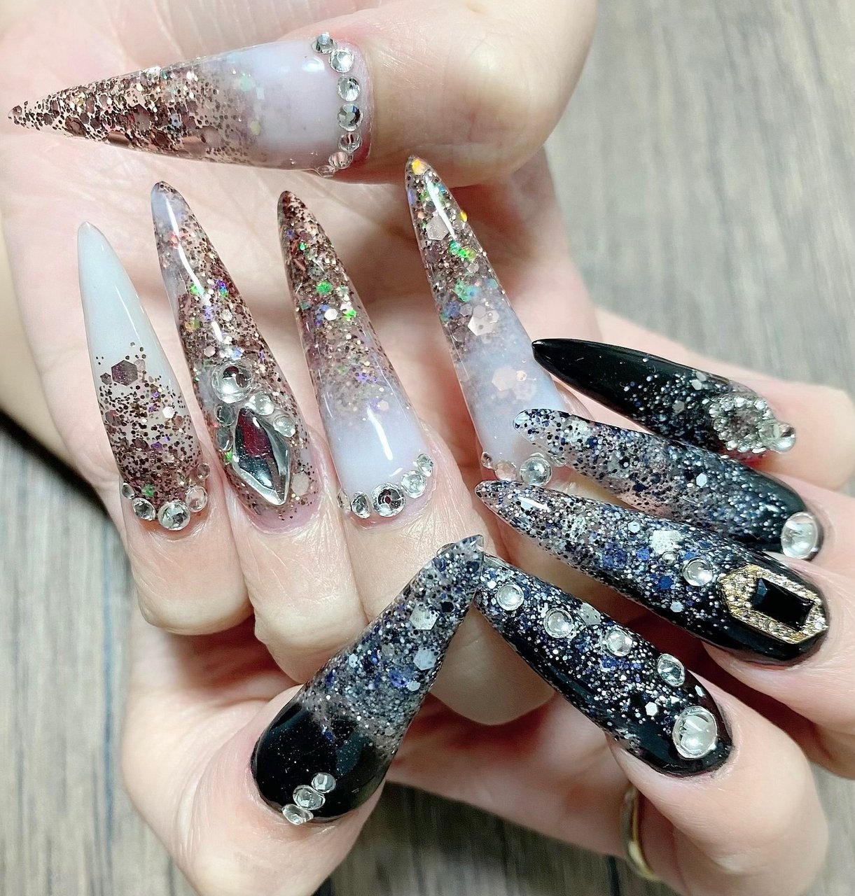 本日限定値下げHysterics スカルグラデーションラメ オールシーズン/ハンド/グラデーション/ラメ/ロング - nail salon feel