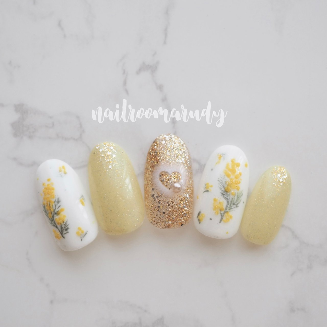 春/ハンド/フラワー/ホワイト/イエロー - nailroomarudyのネイル 