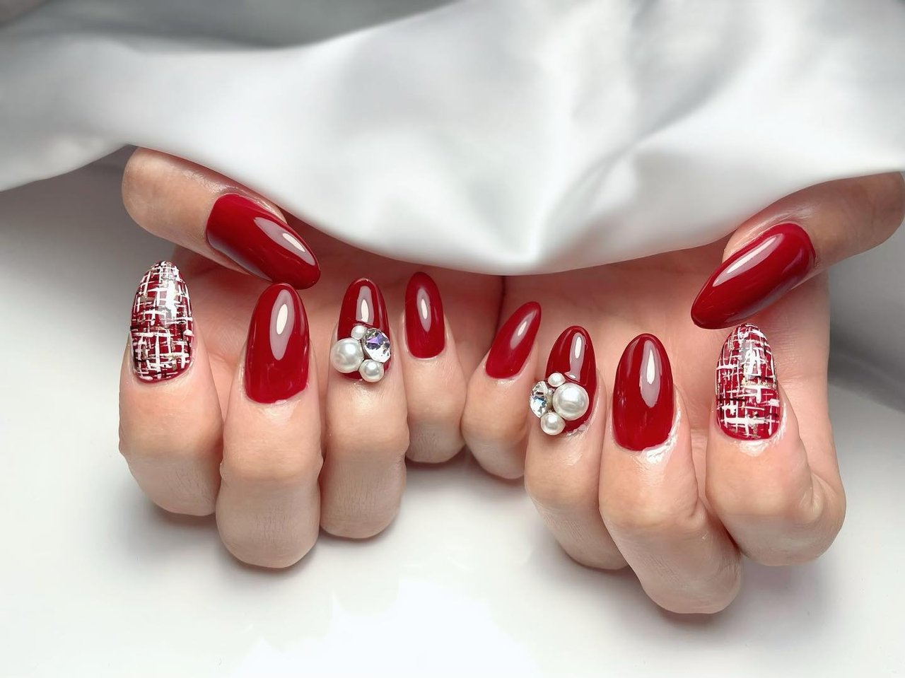 冬/ビジュー/ワンカラー/ツイード/レッド - 美蘭のネイルデザイン[No