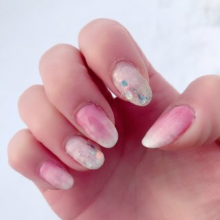 ミルキーグラデーションのネイルデザイン｜ネイルブック 