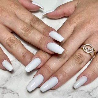 ワンカラー白ネイルのネイルデザイン｜ネイルブック