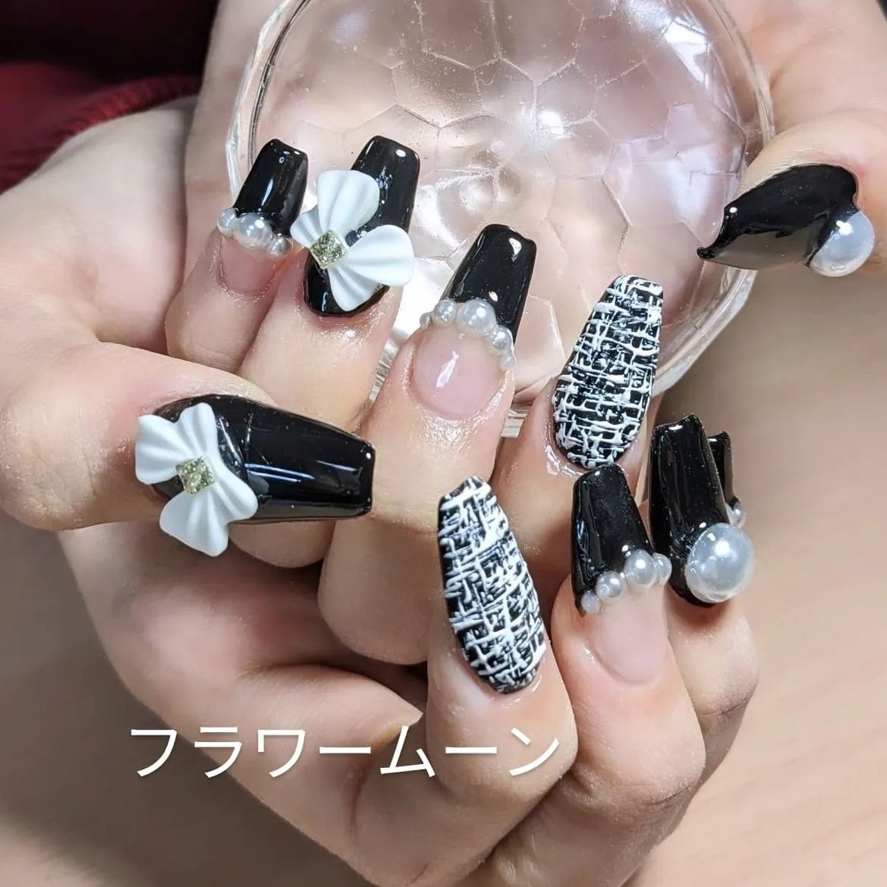 【オーダー】ネイルチップ　手書きフラワーリボンモノトーン　ワンホン韓国　お花 オーダー】ネイルチップ手書きフラワーリボンモノトーンワンホン韓国お花
