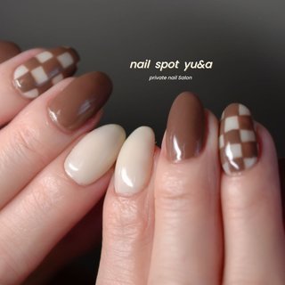 @nail_spot_yu_a ☜☜☜ その他のデザインはこちらへ♡ ⁡
⁡
⁡市松模様▫️▫️▫️

⁡
ご予約はネイルブックから24時間
受付しております.ᐟ‪‪‪.ᐟ‪‪‪
○ご予約はトップページURLをクリック☝️
🔜@nail_spot_yu_a
⁡
⁡
⁡
【デザインが決まらない時にオススメメニュー】
定額サンプルデザイン
Aコース⇒￥6,900
Bコース⇒￥7,900
サンプルデザインは季節ごとに変わります(* 'ᵕ' )
⁡
⁡
⁡
ご来店ありがとうございました🫰💞
⁡
⁡
___________________________
⁡

福井市内の完全予約のプライベートおうちサロン🏠
福井駅東口から徒歩10分🚶‍♀️
⁡
🌟営業時間🌟
（月）(木)
9:30～18:00（最終受付時間 15:00）
⁡
（火）(水)（金）(土日祝) 
10:00～21:00 (最終受付時間 19:00)
⁡
⁡
●ご新規さま大歓迎♡•*¨*•.¸♬︎
⁡
〇時間外も‪ＯＫ！！
ご希望お伝えくだされば朝𝟵時からＯＫ👌🏻
夜は20時以降のご予約も対応しておりますのでお問い合わせください。
⁡
○場所などはご予約確定後に詳しくお伝え致します。
⁡
〇店内消毒、換気などの時間を確保していますのでご来店はご予約時間通りにお越しください。
⁡
⁡
●500色以上の豊富なカラーを取り揃えています。
⁡
〇パーツ類も多数取り揃えています。
⁡
◎うる艶ちゅるん♡美フォルムにこだわってます。
⁡
●リクライニングソファーチェアでゆったりおくつろぎ頂きながら施術をうけられます。
⁡
〇Netflix・Hulu などお好きな映画など見てリラックスしてお過ごしいただけます。
⁡
●駐車場完備
⁡
〇NAIL Book・HOT PEPPER Beautyから24時間ネット予約可能🙆‍♀️
⁡
◎施術中は電話に出る事ができませんのでお問い合わせはLINE@《@753vgqos》にお願い致します。
⁡
●ハンド·フット同日施術可能
𝟭人で対応となります。お時間に余裕を持ってご予約お願い致します🙇‍♀️
⁡
●ワンコを飼っています🐶
苦手な方はご予約時にお知らせください。
⁡
___________________________

⁡ #ワンカラーネイル 
 #市松模様 
 #シンプルネイル 
 #オフィスネイル 
#春ネイル
#春ネイルデザイン
#うる艶ネイル
#ちゅるんネイル
#ネイル福井
#福井ネイル
#福井ネイルサロン 
#フィルイン
#ホットペッパービューティー
#ネイルブック
#ネイルブック掲載
#hpd_nail 
#nailbook_fan 
⁡
⁡
⁡
⁡ #春 #オールシーズン #オフィス #女子会 #ハンド #シンプル #ワンカラー #チェック #ブロック #個性派 #ショート #オーバル #ベージュ #ブラウン #ジェルネイル #お客様 #nail spot yu&a #ネイルブック