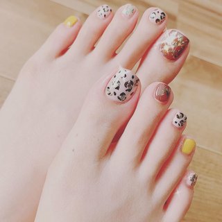 ♡レオパードネイル♡ レオパード+ホイルの組み合わせが可愛いデザインです✨
ベースをベージュカラーにする事によって、可愛らしい印象に☺︎！
差し色のマスタードイエローもポイントです！！

#マイネイル #フット #ジェルネイル #レオパード #ホイル
#チョコレートカラー#個性派 #キラキラ #オールシーズン #バレンタイン #パーティー #女子会 #フット #アニマル柄 #ホイル #レオパード #キラキラ #個性派 #ショート #スクエア #イエロー #ブラウン #スモーキー #ジェルネイル #セルフネイル #Airi #ネイルブック