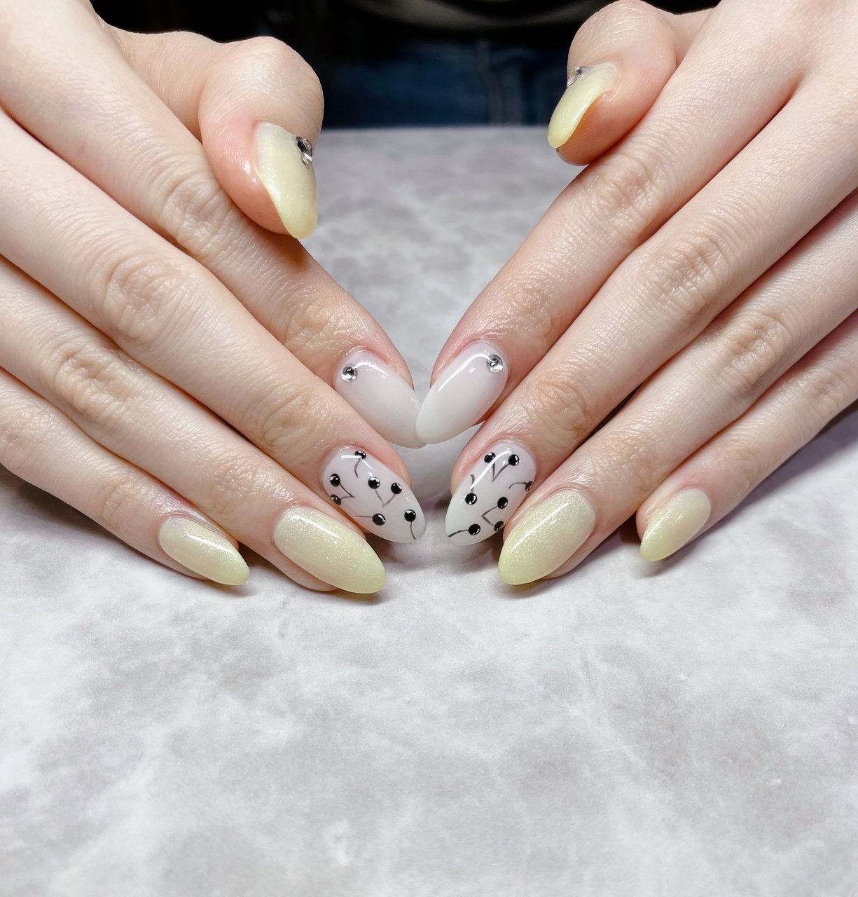 マンク　ストラップ　ネイル Easy gemstone gel nail with air brush - maineenail - YouTube