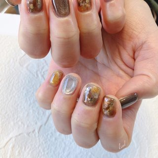  #春 #オールシーズン #卒業式 #入学式 #ハンド #ホログラム #ニュアンス #ショート #スクエア #イエロー #ブラウン #ブラック #ジェルネイル #お客様 #nail kind #ネイルブック