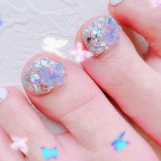 🦋🦋🦋 
♡蝶々nail♡

派手キラキラ✨

#フットネイル#春ネイル#蝶々ネイル #蝶々 #スワロフスキーネイル #大人ネイルデザイン#派手かわ #かわいすぎた #ちょうちょネイル #春フットネイル#大人フットネイル#おしゃれフットネイル#ドレスネイル#initygel #gumigel #네일디자인#footnails
#welina
#ネイルサロン
#nailbook 
#nailbook_fan 
#キッズスペース付きネイルサロン 
#ママネイリスト
#お子様連れokネイルサロン 
#完全予約制サロン 
#プライベートネイル 
#ディビュースクッションファンデ正規取扱店 
#中井駅
#中落合

*・゜゜・*:.。..。.: *・゜゜・*:

🏝WELINA🏝

【住所】
新宿区中落合
中井駅3分のプライベートサロン
中井駅（西武新宿線　南口)（大江戸線A2出口） 
下落合駅　徒歩8分 

【営業時間】
平日　　10:00〜17:00
定休日　土日

【ご予約♡お問い合わせ】
💌@welina_nail_m
💌LINE ID → @ vwc66639
https://lin.ee/rC5fzB7
https://nailbook.jp/nail-salon/28719/

*・゜゜・*:.。..。.: *・゜゜・*: #春 #ブライダル #パーティー #デート #フット #ビジュー #ラメ #オーロラ #キラキラ #ミディアム #スクエアオフ #ホワイト #水色 #パープル #ジェルネイル #お客様 #welina #ネイルブック