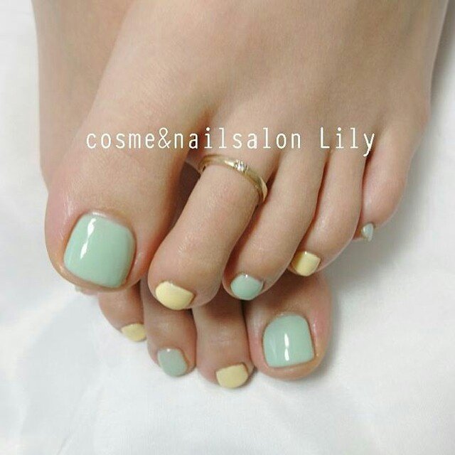 フット シンプル ワンカラー ショート イエロー Nails Lily ネイルズリリィのネイルデザイン No 2112718 ネイルブック