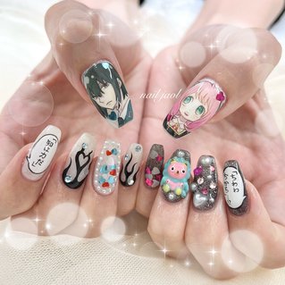 spy×familyネイルのネイルデザイン｜ネイルブック