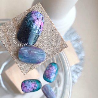 あじさいネイル。 
-----------------------------------------

・loup_nailsalon(ルゥネイルサロン)
・営業時間9:00-18:00(最終受付14:00)
・不定休
・青森市油川(以下住所非公開)
※ご予約いただいた際にお送り致します。

-----------------------------------------

#青森市ネイルサロン #青森市ネイル #青森ネイル #油川ネイル
#ネイル青森 #青森 #プライベートサロン #ジェルネイル #ネイル #ハンド #フット #梅雨ネイル #紫陽花ネイル #マグネットネイル #ネイビーネイル #フラワー #水滴ネイル #手描きネイル #夏 #梅雨 #七夕 #オフィス #ハンド #フラワー #水滴 #マグネット #ミディアム #オーバル #ネイビー #シルバー #カラフル #ジェルネイル #ネイルチップ #fumiko_aiuti #ネイルブック