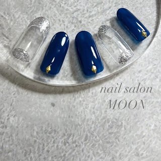 #夏 #ジェルネイル #ネイビー #シルバーネイル #夏 #オールシーズン #旅行 #梅雨 #ハンド #シンプル #キラキラ #ミディアム #オーバル #ブルー #ネイビー #シルバー #ジェルネイル #ネイルチップ #YURI #ネイルブック