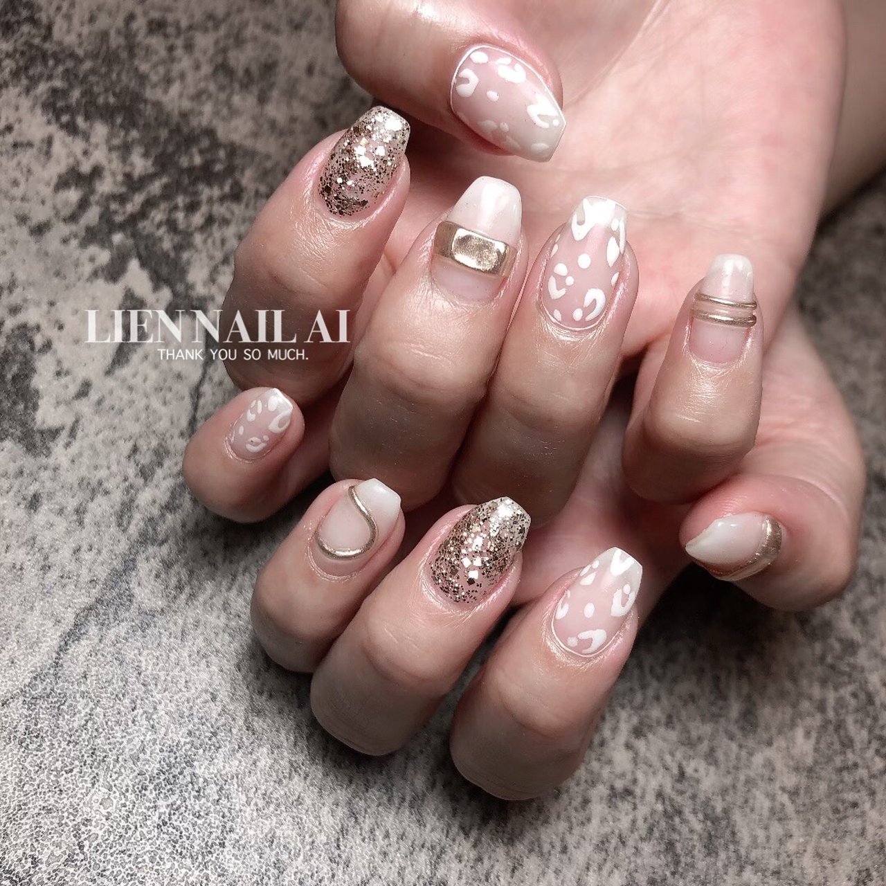 春/夏/ハンド/ホワイト/ゴールド - I.のネイルデザイン[No.8032956