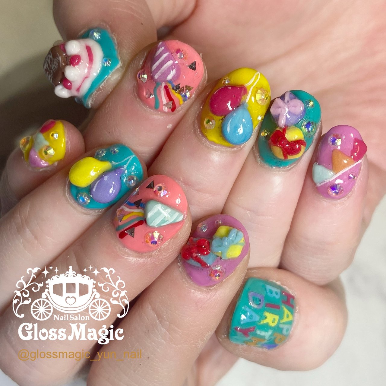 オールシーズン/パーティー/ハンド/3D/ショート - YUN 💅のネイル