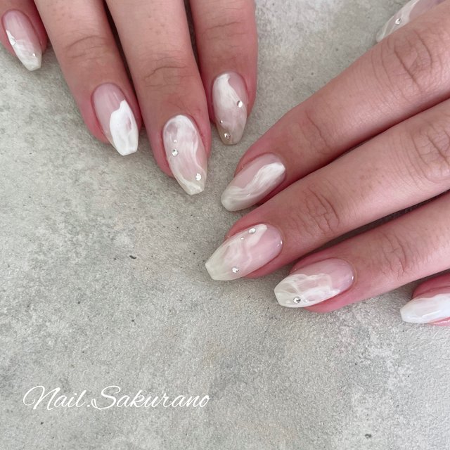 抜け感がおしゃれ♡夏のニュアンスネイル｜2023 