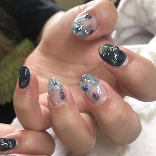 #梅雨ネイル #つゆネイル #つゆ #しずくネイル #梅雨 #ハンド #グラデーション #水滴 #マグネット #ぷっくり #ミディアム #ラウンド #水色 #ネイビー #シルバー #ジェルネイル #お客様 #nail_charmant #ネイルブック