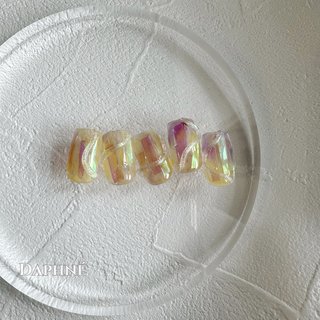 オーロラフィルム で うるうる感を出して その上にキラキラのぷっくりを乗せました🤍
一癖あるオーロラフィルムネイルならぜひお任せ下さい！


#ニュアンスネイル #ブルーネイル #ぷっくりネイル #お洒落ネイル #トレンドネイル #シンプルネイル #フットネイル #マグネットネイル #ミラーネイル #オーロラフィルム #夏 #旅行 #七夕 #海 #ハンド #ホログラム #マーブル #オーロラ #ぷっくり #ミディアム #スクエア #オレンジ #イエロー #カラフル #ジェルネイル #ネイルチップ #Reika #ネイルブック