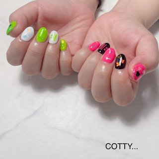 💅🐩🐰 
リヴァーレネイル💚💕

ネオングリーン×ホワイト🤍

ネオンピンク×ブラック🖤

ハート♡と蝶🦋のホロがキラキラ✨✴︎

推しカラーで気分も上がりますね😊♡

#愛知県県#名古屋近郊
#津島市#愛西市#稲沢市#あま市#弥富市#ネイル #ネイルサロン
#個性的ネイル#ニュアンスネイル#スカルプネイル
#美容#きれい#キラキラ
#推しネイル#リヴァーレネイル#ネオングリーン#ネオンピンク#ハート＃蝶#ちょうちょ #ホログラム #ホログラム #ラメ #ハート #キラキラ #ホワイト #ブラック #ネオンカラー #YUKO #ネイルブック