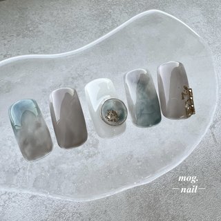 梅雨をイメージした大人のニュアンスネイル。 
nailist:@nailsalon_mog
┈┈┈┈┈┈┈┈┈┈┈┈┈┈┈┈┈
⁡
#初夏ネイル #梅雨ネイル #6月ネイル 
#ニュアンスネイル #大人上品ネイル
#福津 #福津ネイル #福津ネイルサロン
#宗像ネイルサロン #新宮町ネイルサロン
#古賀市ネイルサロン #福岡ネイルサロン
#大人可愛い #夏ネイル #くすみカラー #夏 #梅雨 #オフィス #女子会 #ハンド #シンプル #タイダイ #ニュアンス #レトロ #絵画 #ショート #スクエア #ブルー #グレージュ #グレー #ジェルネイル #ネイルチップ #mog.nail #ネイルブック