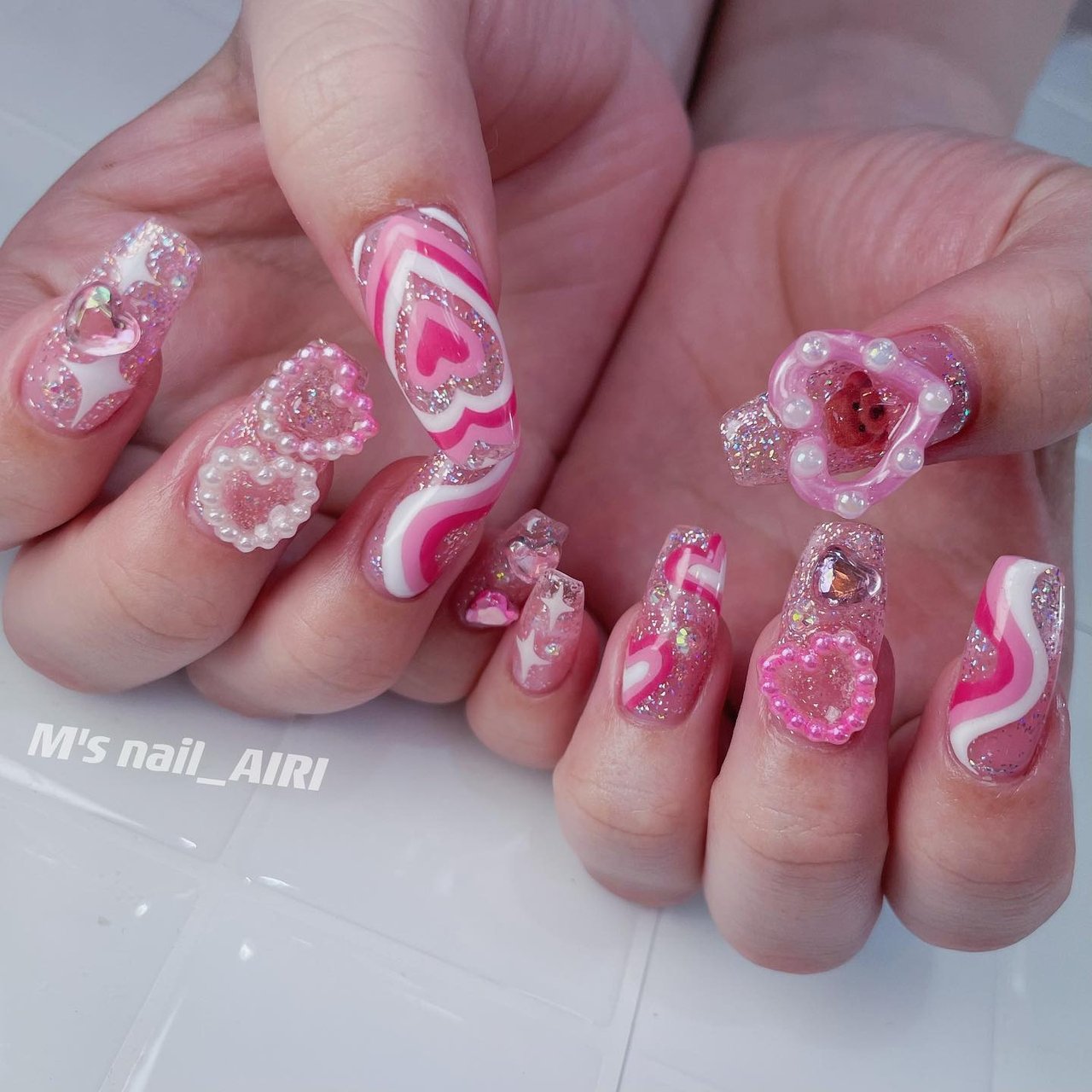 ハンド/ハート/キラキラ/ワンホン/個性派 - あいりのネイルデザイン[No