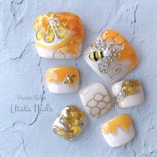 はちみつLemon🍋 ⁡
美味しい組み合わせを夏の爽やかなフットネイルに🍯
⁡
足を見るたびワクワクしてください✨
⁡
#はちみつネイル　
#レモンネイル 
#フットネイル夏 
#夏ネイル 
#フルーツネイル 
#nailbook_fan 
#gel#gelnails #nails #nailstagram #ジェルネイル#ネイル#ネイルデザイン#冬ネイル#大人ネイル#ワンカラーネイル#オシャレネイル#おしゃれネイル#美爪#フィルイン#セルフネイル#シンプルネイル#自爪育成#名古屋ネイルサロン #名古屋市緑区ネイルサロン#豊明市ネイルサロン#東海市ネイルサロン#大府市ネイルサロン #名古屋市緑区 #春 #夏 #オールシーズン #フット #フルーツ #ボタニカル #ミラー #ぷっくり #キラキラ #スクエア #ホワイト #イエロー #ゴールド #ジェルネイル #utata_nail #ネイルブック