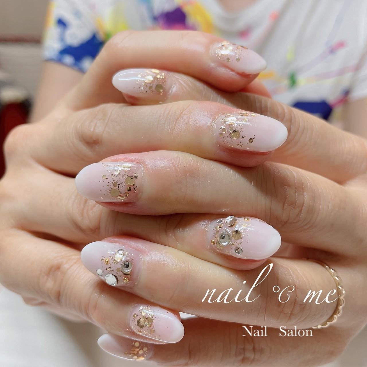 夏/グラデーション/ビジュー/ホログラム/キラキラ - Nail ℃ me【ネイルドミー 】のネイルデザイン[No.8133426]｜ネイルブック