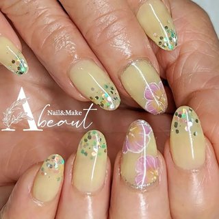 明るい印象のフラワーネイルと、ホログラデーションでキラキラ✨　いつもありがとうございます🙂 
ご予約が混み合っておりますので、ご予約はお早めに💁

−−−−−−−−−−−−−−−−−−−−−−−−−−−−−−−−−−−−−−−−−−−−−−−
　𝐍𝐚𝐢𝐥&𝐌𝐚𝐤𝐞 𝐀𝐛𝐞𝐚𝐮𝐭(ﾈｲﾙ&ﾒｲｸ ｱﾋﾞｭｰﾄ)

　Tel：080-3749-6011 
　Open：10:00-19:00
　Address：富山県富山市水橋

　詳しくはホームページを⭐
　(プロフィールのURLをクリック↑)

　ネイルブック、ホットペッパービューティーからネット予約も可能です💗
　「富山市 アビュート」で検索！🔍✨
−−−−−−−−−−−−−−−−−−−−−−−−−−−−−−−−−−−−−−−−−−−−−−−
 
#富山アビュート #ジェルネイル #富山市メイクレッスン #富山市ネイルサロン #富山ネイルサロン #育爪サロン #大人上品ネイル #持ちの良いジェルネイル #自爪育成 #縦長の爪になる方法 #ハンドケア富山 #健康的な爪を育てる #爪の形は変わります #人気ネイルサロン #長さ出し出来るサロン #ネイルブックよりネット予約可能 #ネイルブック特集掲載店 #ネイルブックおすすめサロン #大人可愛い #雑誌掲載サロン #ネイルブック公式サロン #富山育爪 #ニュアンスネイル #パンジーネイル #オフィスネイル #深爪矯正 #大人上品ネイル #キレイめネイル #最新ネイル #大人女子ネイル #お呼ばれネイル #ブライダルネイル #初夏ネイル #結婚式ネイル #フラワーネイル #イエローネイル #梅雨ネイル #手が綺麗に見えるネイル #6月ネイル #nailbookプリアンファサポーター #ホログラムネイル #夏 #梅雨 #浴衣 #ブライダル #ハンド #グラデーション #フラワー #ニュアンス #キラキラ #ミディアム #ポイント #イエロー #パープル #シルバー #ジェルネイル #お客様 #Nail&MakeAbeaut(ｱﾋﾞｭｰﾄ) #ネイルブック