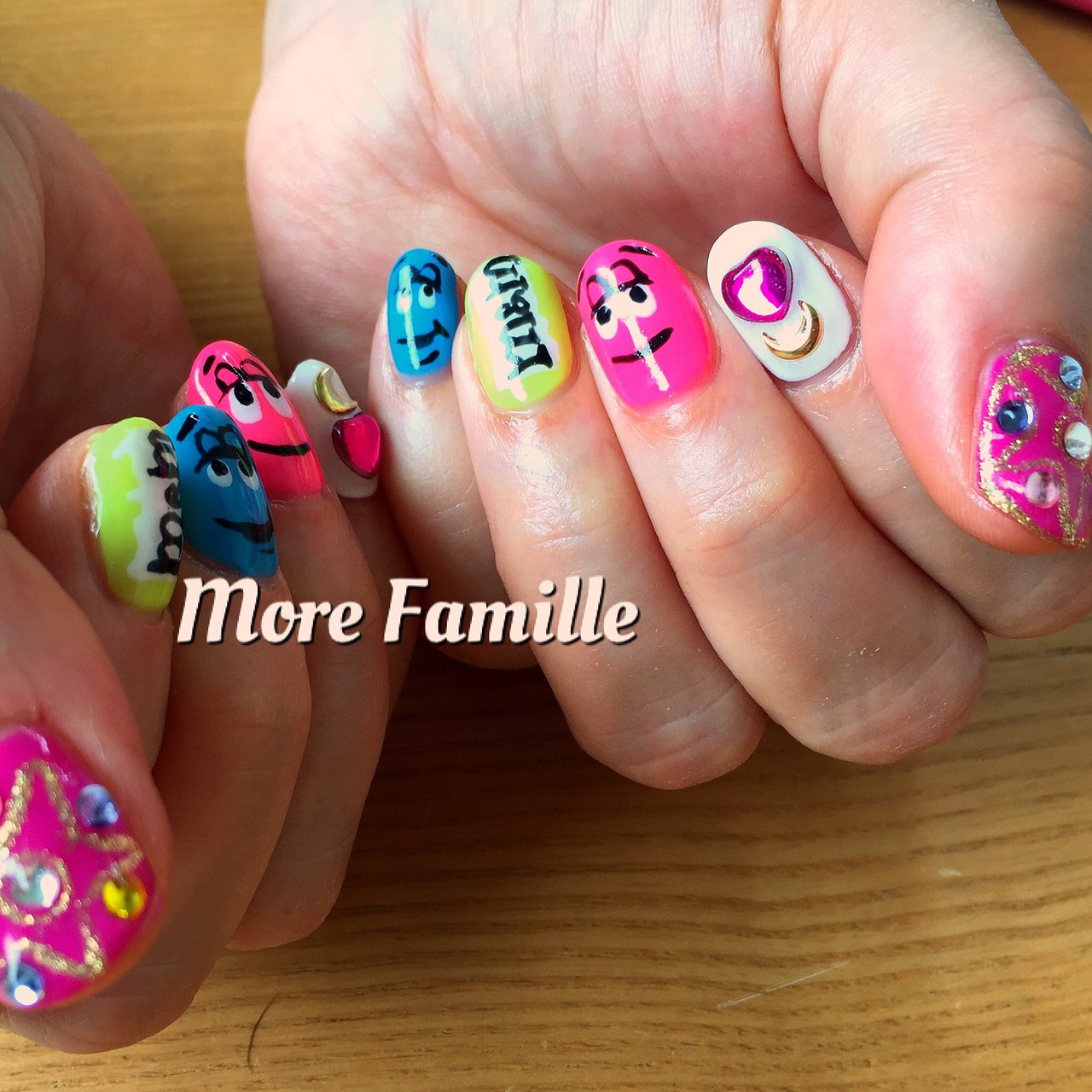 パーティー 女子会 ハンド ワンカラー キャラクター More Familleのネイルデザイン No ネイルブック