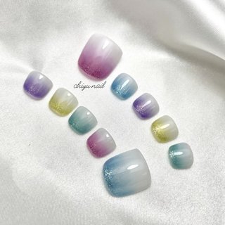 ▫️トータルデザインコース ¥7,500 （ハンド施術は ¥12,000）

雨の日でもサンダル履きたくなるくらい可愛い💓☔️

#フットラメネイル #ラメネイル
⁡
⁡
当店は自爪育成サロンです❣️
可愛いデザインを楽しみながら縦長の美しいお爪へと導きます💅
⁡
自爪風仕上げなどもございますのでお仕事上ネイルができない方もこっそり育成できます🙆‍♀️
⁡
カウンセリングのみでも大丈夫です🌟
⁡
お気軽にご相談下さい🧸
・
・
・
🤍お爪が薄い、割れやすい方
🤍噛み癖、むしり癖で深爪になっている方
🤍お爪の形が気になる方
🤍お爪がボコボコ生えてくる方
🤍ネイルのもちが悪い方
🤍お爪のピンクの部分を伸ばして綺麗な縦長のお爪にしたい方
🤍お仕事上ネイルができないのでバレずに自爪育成がしたい方
🤍お爪を痛めずにジェルネイルを楽しみたい方
🤍ネイルサロンに行ったことがなくて不安な方
・
・
⁡
Chiyu Nail
⁡
〒604-8226 
京都府京都市中京区西錦小路町２５５
poika四条烏丸 4B
⁡
営業時間
 11:00~21:00
(最終受付19時)
⁡
LINE ID @298vszvj
(検索はアットマークから)
⁡
#ChiyuNail #京都 #烏丸 #京都烏丸 #四条烏丸 #ネイルサロン #ジェルネイルサロン #ジェルネイル #自爪育成 #深爪緩和 #深爪矯正 #バレないネイル #自爪風仕上げ #自爪風カラー #マット仕上げ #血色カラー #ナチュラルネイル #ナチュラルカラー #職場OK #オフィスネイル #シンプルネイル #キラキラ #大人可愛いネイル #癒しネイル #美爪クリエイター #肌なじみカラー#フットネイル #夏 #フット #ラメ 
⁡ #春 #夏 #梅雨 #海 #フット #キラキラ #韓国 #スクエア #カラフル #ジェルネイル #ネイルチップ #Hanae #ネイルブック