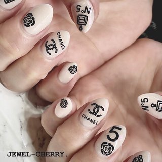 ジェルネイル・ネイルシール Nail polish chanel 2026年】新着順｜#シャネルハンドメイドシールのネイルデザイン