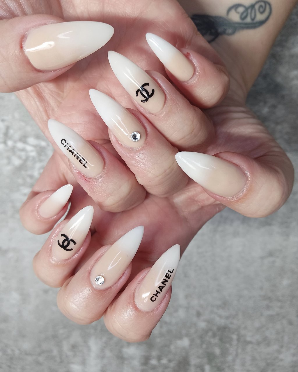 CHANEL グラデーションバングル　美品 パステルピンクのグラデーション】CHANEL 22 ミニハンドバッグ