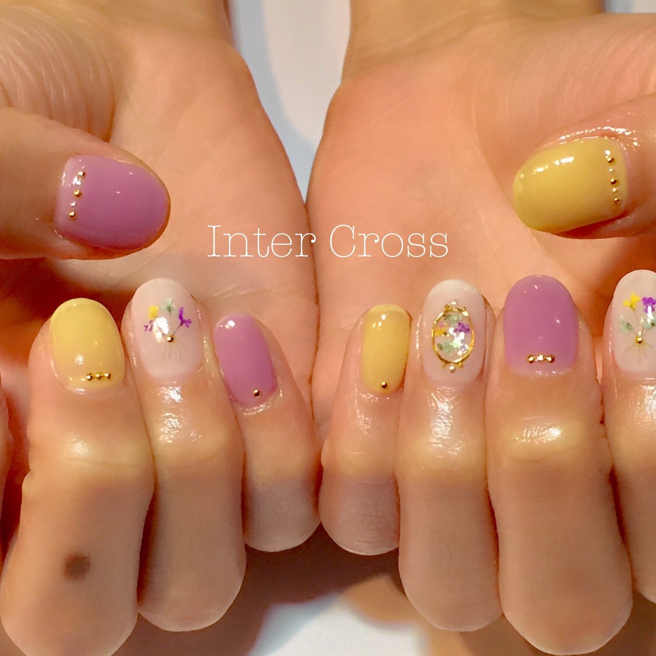 シンプル ビジュー 押し花 イエロー パープル Intercross Nailインタークロス池袋のネイルデザイン No ネイル ブック