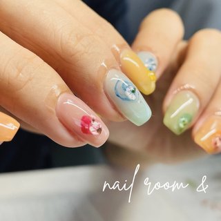 カラフルネイルに 押し花❁⃘*.ﾟ

え、可愛いしか
出てこなかったです。笑
透け感のあるカラーが
夏らしくておすすめです♬



919-0411
福井県福井市八重巻町306
st.class八重巻

ご予約は、DM・お電話
・ホットペッパービューティ
ネイルブックから可能です◎

✼••┈┈┈┈┈┈┈┈┈┈┈┈┈┈┈┈••✼

#福井ネイル#ネイルサロン福井#アートし放題#ジェルネイル#ジェリップ取り扱い店#美爪#艶々ワンカラー#綺麗のお手伝いさせてください#nailroomand#お爪のお悩み解決します#kokoist#フットネイル#デコラティブネイル#アイスネイル#ニュアンス#クリアフレンチ#マグネットジェル#マグネットネイル#韓流ネイル#蝶々ネイル.＃氷ネイル#フラッシュネイル #シェルネイル #ニュアンスネイル#ファイヤーネイル#ぶどうネイル#ウェディングネイルアート#ワンホンネイル＃中国ネイル#夏ネイル＃オンブレネイル#スノーマンネイル#パステルネオンネイル #夏 #梅雨 #海 #ハンド #ワンカラー #水滴 #押し花 #ミディアム #スクエアオフ #ピンク #水色 #カラフル #ジェルネイル #お客様 #nailroom ＆ #ネイルブック