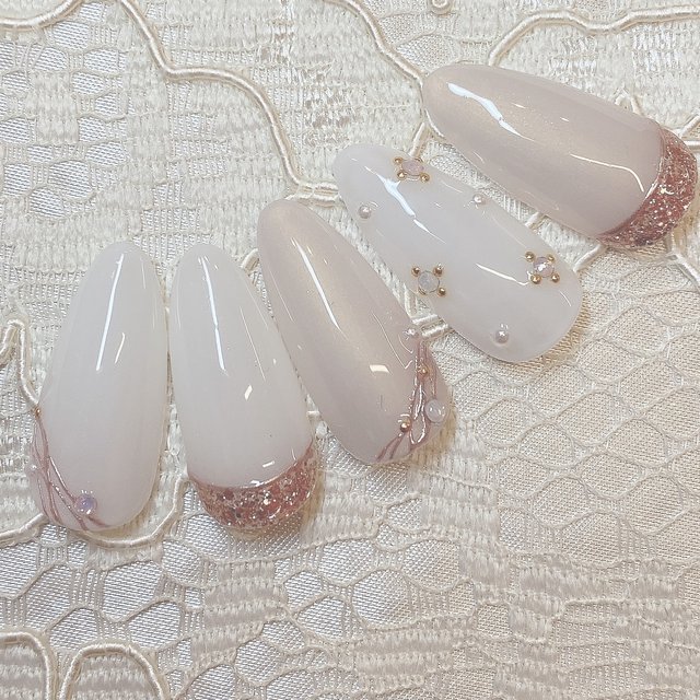 透き通る爽やかさ♡シアーホワイトネイル｜2023