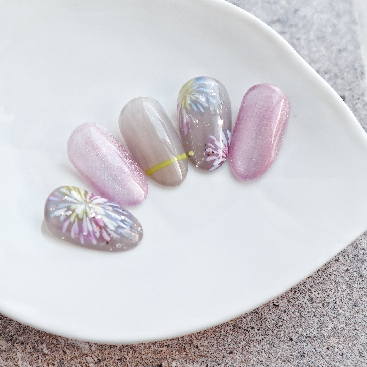 オーダーネイルチップNo.65 夏 花火 浴衣ネイル 夏/浴衣/ハンド/キラキラ/花火 - shushu nailのネイルデザイン