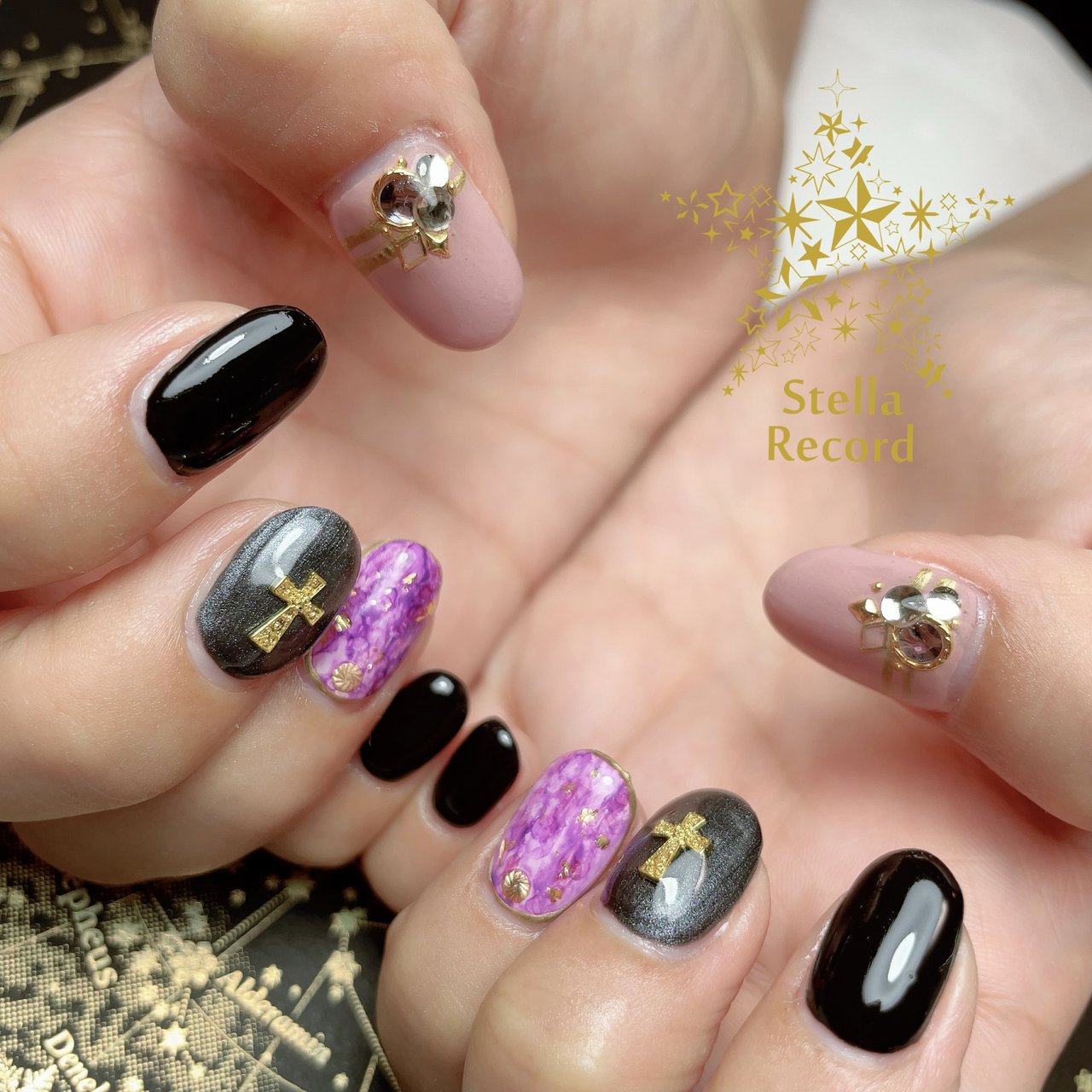 女子４人　集合写真 オールシーズン/ライブ/女子会/推し活/ハンド - YUKIEのネイルデザイン[No.8242343]｜ネイルブック