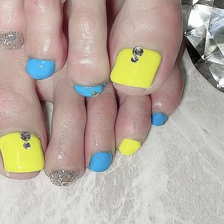 フットネイル♡ 
可愛く✨元気に

#フット #ジェルネイル #きいろ #ブルー #japanesenailart #ネイル #ネイルサロン #山口県 #周南 #山口県ネイルサロン #周南市ネイルサロン #プライベートサロン #ネイルサロンハピリー #ハピリー #爪職人💅 

-Happily-
https://nail-happily.com

〠745-0825 山口県周南市秋月2丁目3-13 ステータス秋月1F tel090-7993-3354 営業時間:9:30〜18:30（受付） 定休日:日曜日

#いつもありがとうございます😊 #夏 #オールシーズン #海 #リゾート #フット #ショート #スクエア #イエロー #水色 #シルバー #ジェルネイル #お客様 #-Happily- #ネイルブック