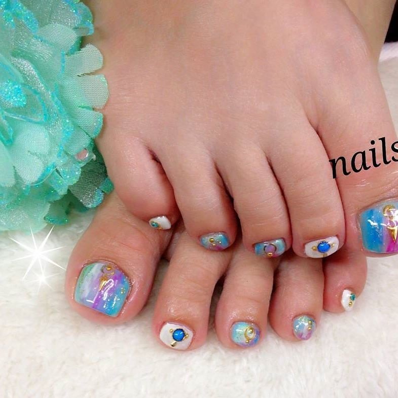 夏 フット ワンカラー グラデーション ラメ Nailskuuのネイルデザイン No 2222736 ネイルブック