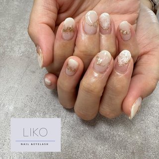 ． 
お客様ネイルです🤍🫧
ホワイト系のニュアンスネイル🎧

当店では画像持ち込み可
パーツ持ち込みも可能です𖤣𖥧𖥣𖡡𖥧𖤣

#ニュアンスネイル #ジェルネイル #ネイルデザイン
#佐賀サロン #佐賀市サロン #佐賀まつげエクステ 
#佐賀ネイル #佐賀市エクステ #佐賀市ネイル
#まつげエクステ #アイブロウ #ネイル #エクステ
#ワンホンエクステ #ネイルサロン #佐賀アイブロウ
#ニューオープン #ニュアンスネイル #ネイルデザイン　#オレンジネイル 
#likonailandeyelash 

@dolce_ootakara 
@dolcesagakita 
@dolce_nailschool 
@dolce.hanabatake #冬 #オールシーズン #入学式 #オフィス #ハンド #ラメ #シェル #ニュアンス #ミラー #キラキラ #ショート #オーバル #ホワイト #オレンジ #ゴールド #ジェルネイル #LIKO nail&eyelash #ネイルブック
