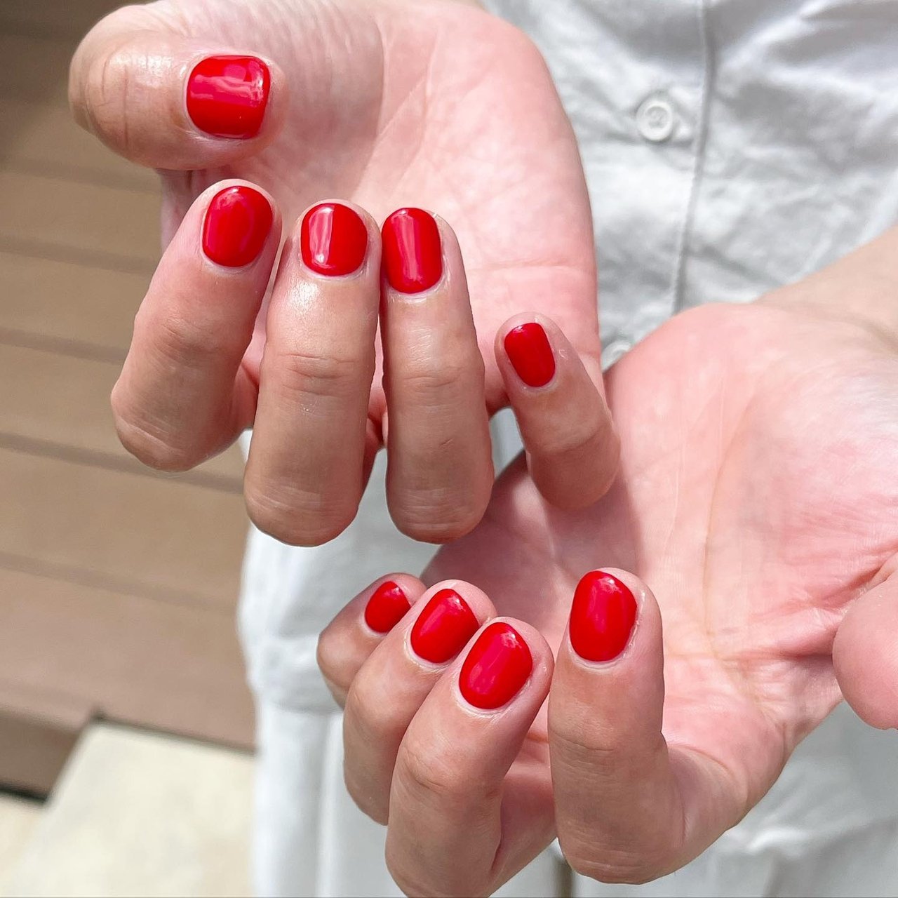 MAVUNO カラー付きビブ CORAL RED ワンカラー/ショート/レッド - menoのネイルデザイン[No.8353080