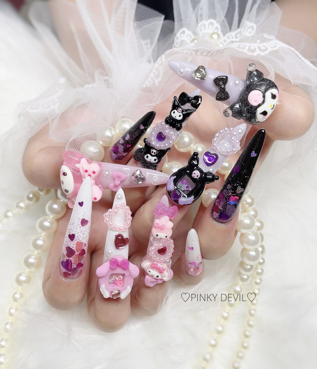 ゴテゴテネイル　派手ネイル　韓国ネイル　地雷ネイル　キャラネイル　痛ネイル ゴテゴテ地雷ネイル⟡.·*. ・ ・ ・ #ピアスネイル#クロムネイル